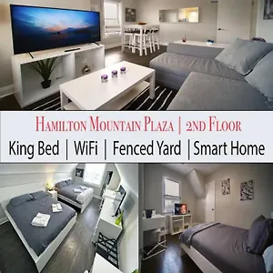 Chic Retreat - Comfy Beds - Garden - Pool , Hamilton Canada