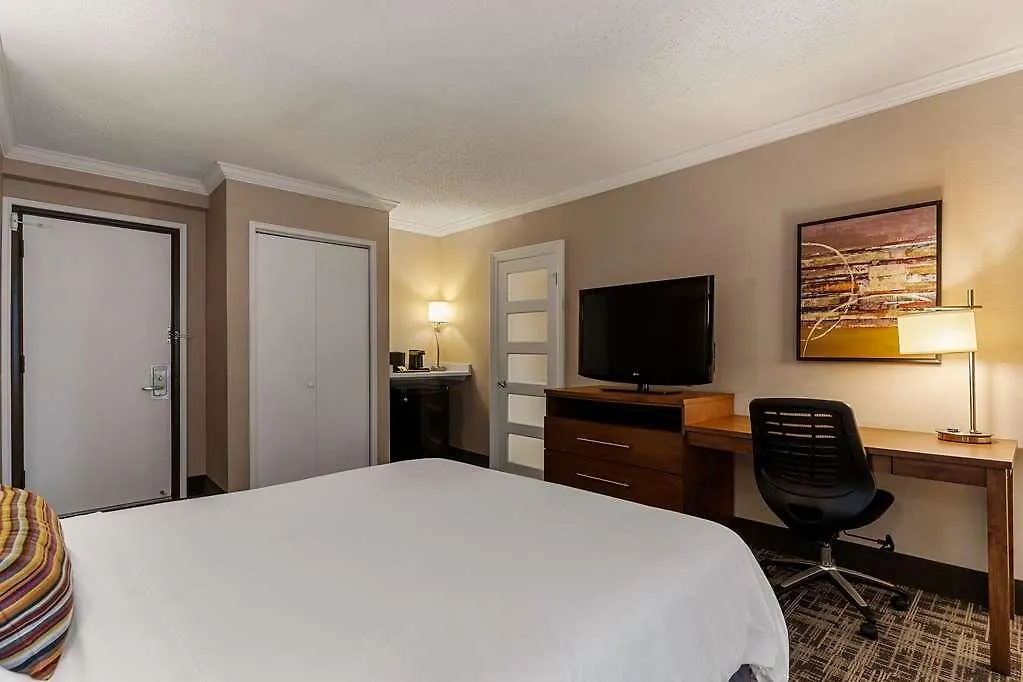 Best Western Ville-Marie Hotel & Suites Montreal 4*,