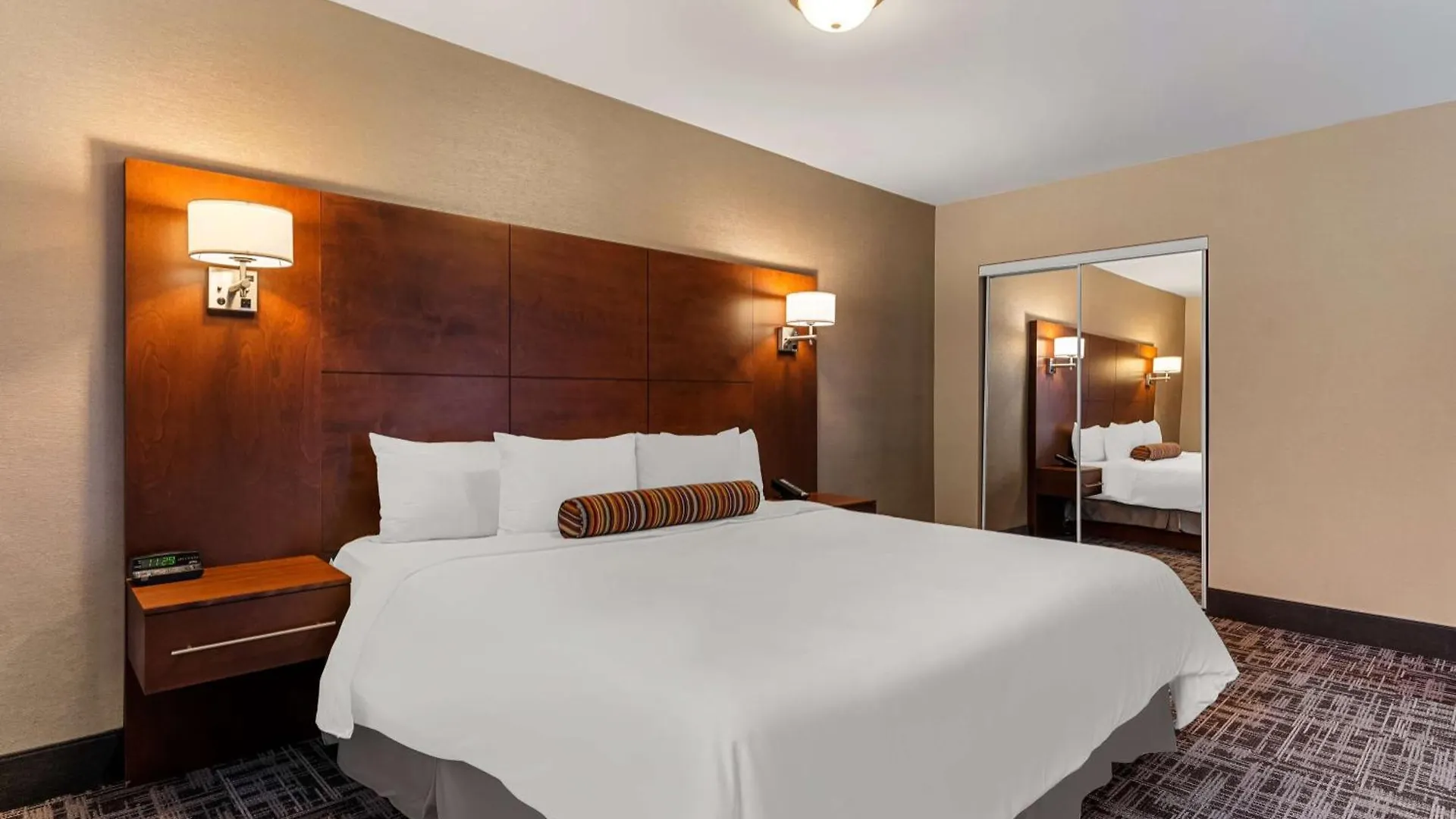 Best Western Ville-Marie Hotel & Suites Montreal 4*,  Canada